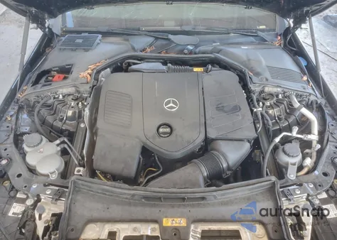 2024 Mercedes-Benz C 300 z USA, uszkodzony, nr VIN W1KAF4GB1RR216083